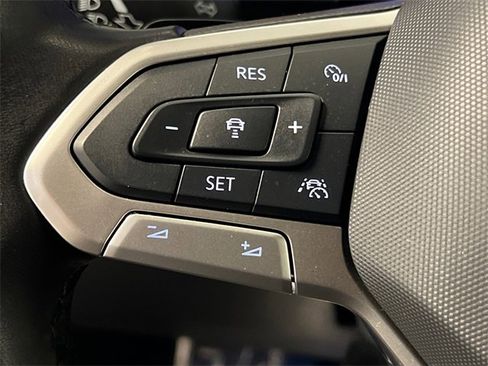 Certified 2025 Volkswagen Atlas Cross Sport SEL Premium R-Line image 21