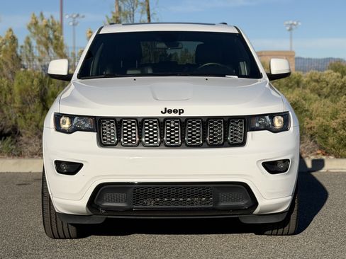 Used 2021 Jeep Grand Cherokee Laredo X image 5