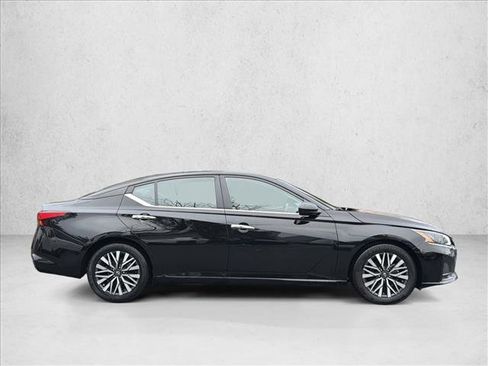 Used 2024 Nissan Altima 2.5 SV image 4