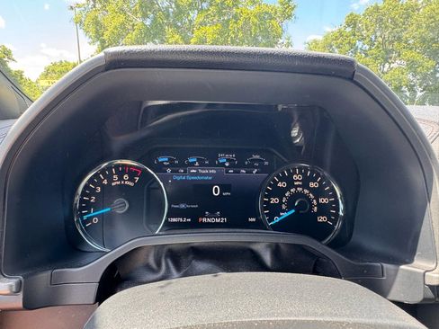 Used 2016 Ford F150 Platinum w/ Equipment Group 701A Luxury AWD/4WD image 29
