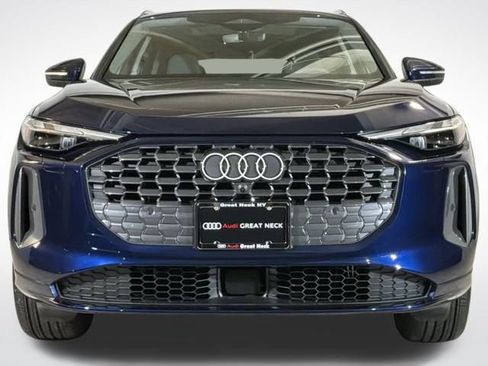 Used 2025 Audi Q5 Premium w/ Convenience Package image 24