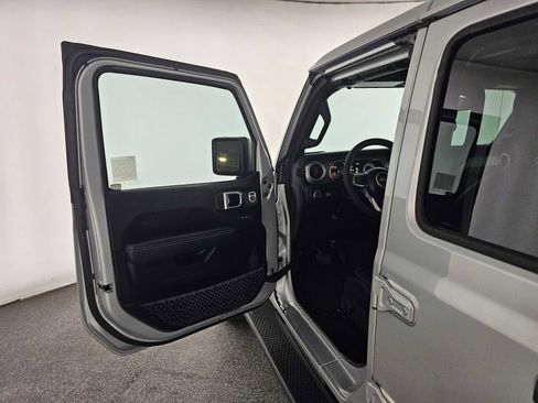 Used 2023 Jeep Wrangler Unlimited Sahara AWD/4WD image 19