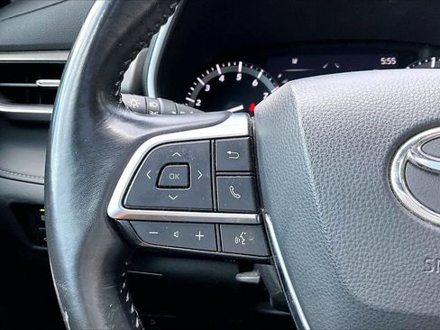 Used 2021 Toyota Highlander XLE FWD image 28
