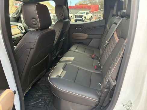 Used 2026 GMC Canyon Denali image 11