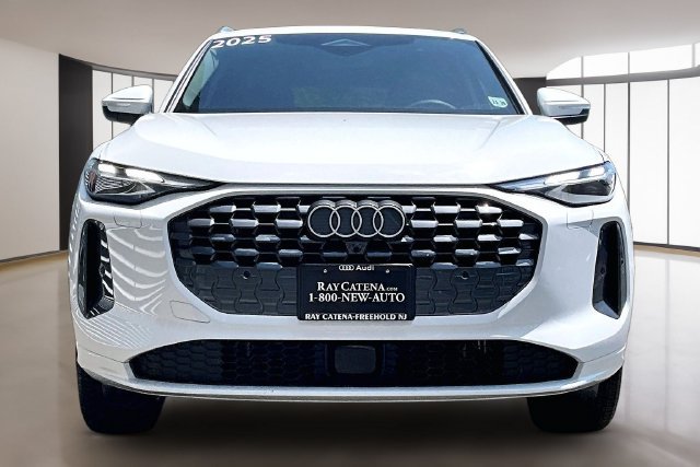 Used 2025 Audi Q5 Premium w/ Convenience Package AWD/4WD image 2