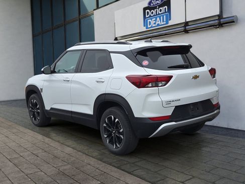 Used 2022 Chevrolet TrailBlazer LT w/ Driver Confidence Package image 2