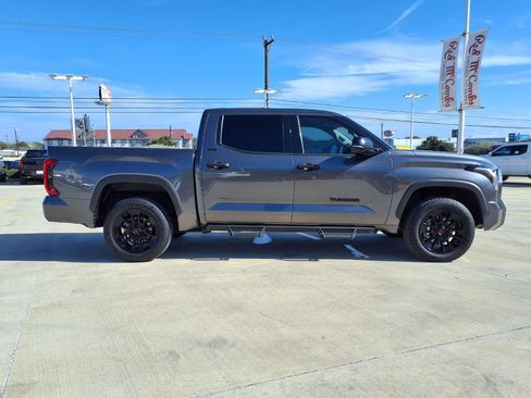 Used 2023 Toyota Tundra SR5 w/ SR5 Convenience Package image 4