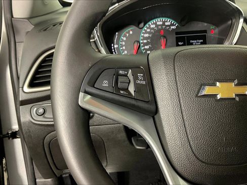 Used 2017 Chevrolet Trax LT w/ LT Convenience Package FWD image 11