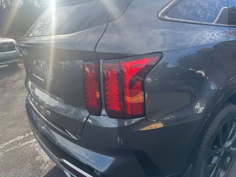 Used 2022 Kia Sorento EX image 12