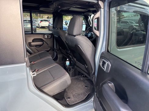 Used 2024 Jeep Gladiator Rubicon image 11