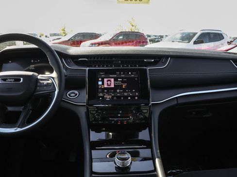 New 2025 Jeep Grand Cherokee L Altitude image 19