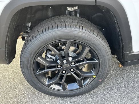 New 2025 Jeep Grand Cherokee Limited image 17