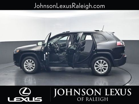 Used 2020 Jeep Cherokee Latitude AWD/4WD image 36