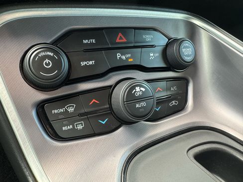 Used 2019 Dodge Challenger R/T image 35