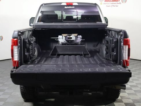 Used 2017 Ford F250 Platinum w/ Platinum Ultimate Package AWD/4WD image 19