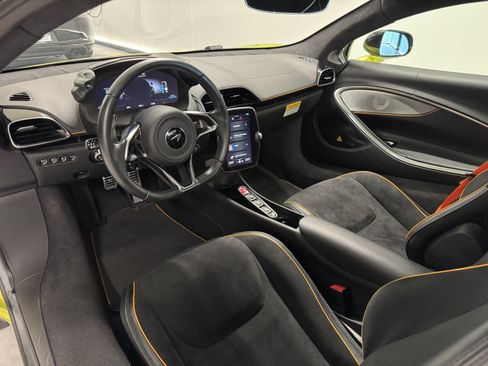 Used 2023 McLaren Artura RWD image 8