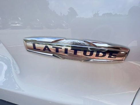 Used 2021 Jeep Cherokee Latitude FWD image 33