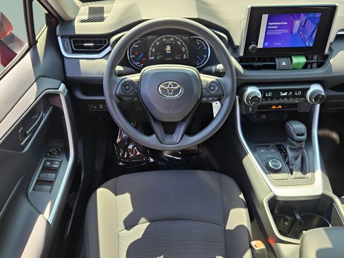 Used 2023 Toyota RAV4 LE AWD/4WD image 11