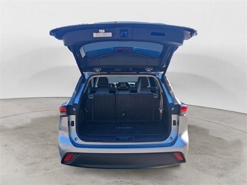 Used 2021 Toyota Highlander XLE image 16