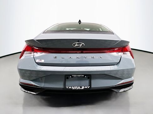 Used 2022 Hyundai Elantra SEL image 6