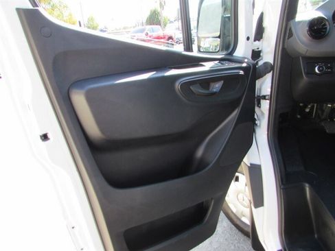 Used 2023 Mercedes-Benz Sprinter 2500 image 9
