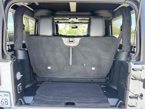 Used 2018 Jeep Wrangler Rubicon w/ Power Convenience Group AWD/4WD image 32