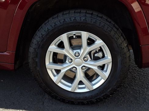 Used 2022 Jeep Grand Cherokee Overland w/ Advanced Protech Group III image 3