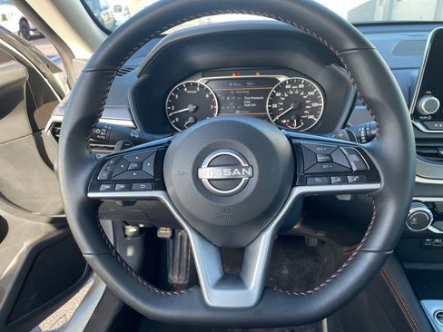 Used 2025 Nissan Altima 2.5 SR FWD image 16