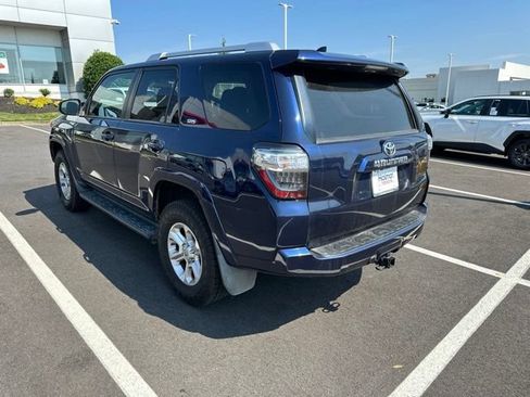 Used 2017 Toyota 4Runner SR5 AWD/4WD image 4