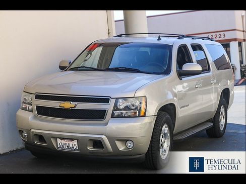 Used 2013 Chevrolet Suburban LT RWD image 1