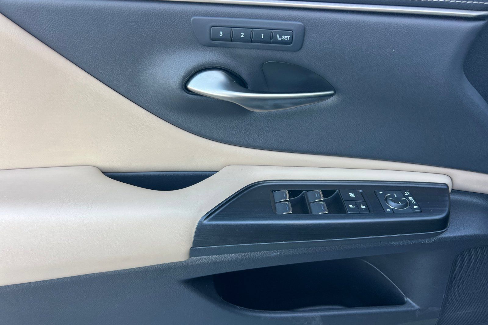 Used 2021 Lexus ES 350 w/ Premium Package FWD image 11