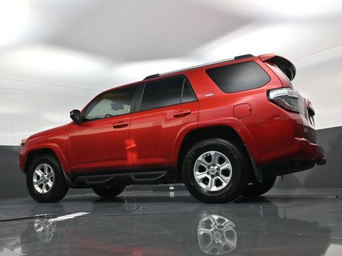 Used 2020 Toyota 4Runner SR5 Premium w/ Moonroof Package RWD image 11