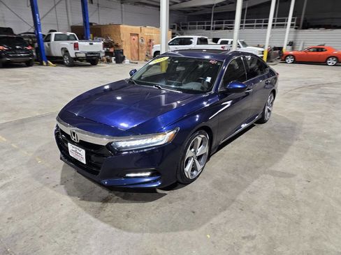 Used 2018 Honda Accord Touring image 3