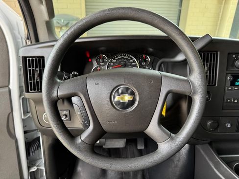 Used 2017 Chevrolet Express 2500 RWD image 28