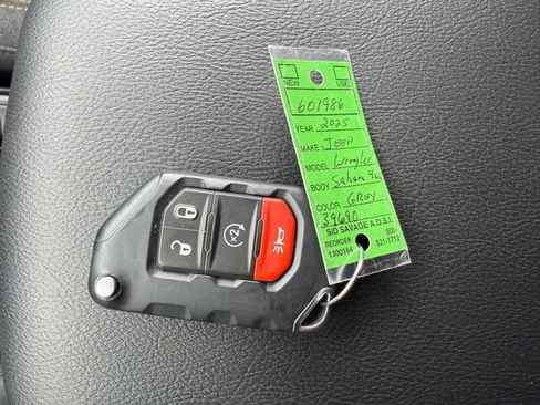 Used 2025 Jeep Wrangler Unlimited Sahara AWD/4WD image 40