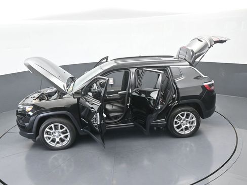 Used 2024 Jeep Compass Latitude image 59