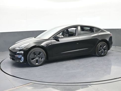 Used 2021 Tesla Model 3 Standard Range Plus image 2