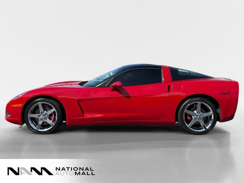 Used 2005 Chevrolet Corvette Coupe w/ Preferred Equipment Group RWD image 2