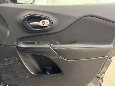 Used 2016 Jeep Cherokee Latitude w/ Safety/Convenience Group image 26