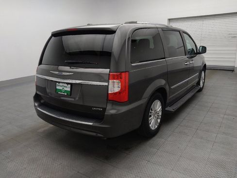 Used 2015 Chrysler Town & Country Limited Platinum FWD image 9