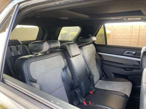 Used 2017 Ford Explorer XLT w/ Equipment Group 202A AWD/4WD image 6