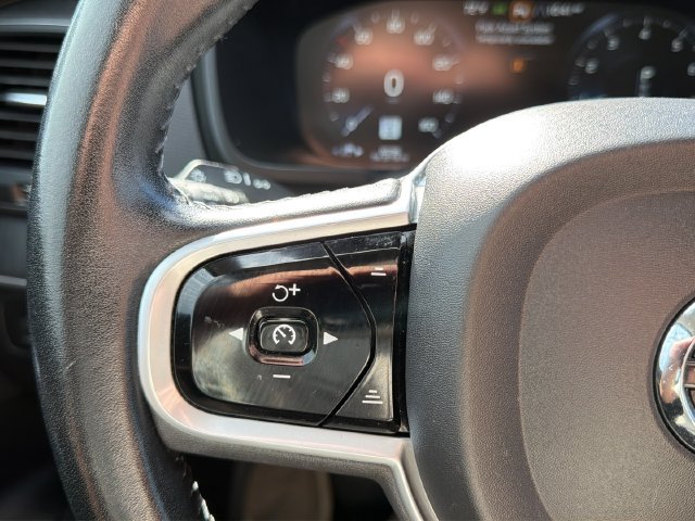 Used 2020 Volvo XC90 T5 Momentum FWD image 22