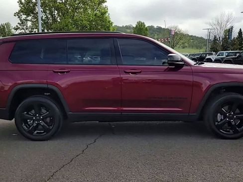 Used 2023 Jeep Grand Cherokee L Laredo image 9