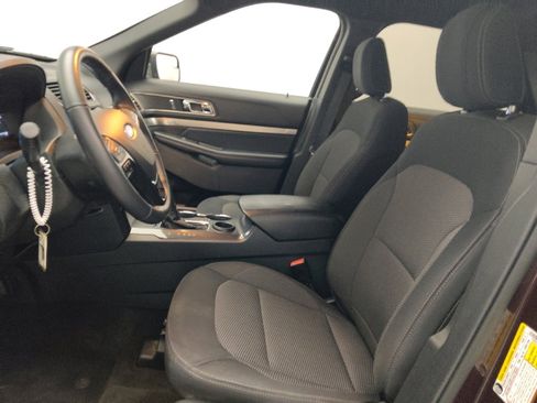 Used 2018 Ford Explorer XLT w/ Equipment Group 201A FWD image 17