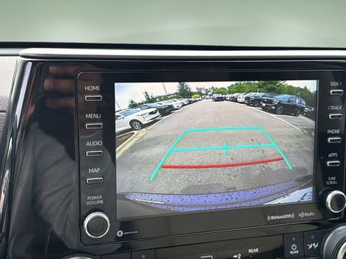 Used 2020 Toyota Highlander XLE FWD image 27