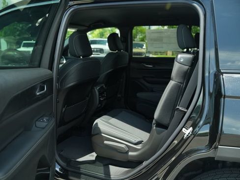 New 2026 Jeep Grand Cherokee L Laredo w/ MOPAR Finishing Package AWD/4WD image 13