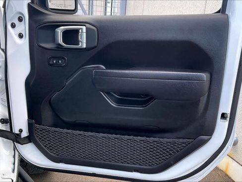 Used 2025 Jeep Gladiator Rubicon w/ Convenience Group image 22