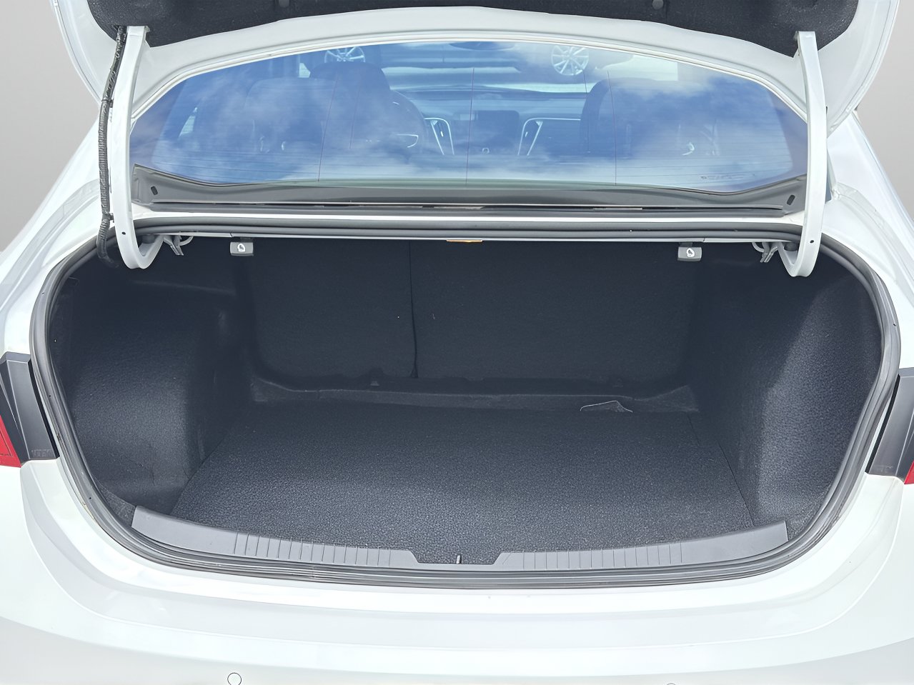 Used 2024 Chevrolet Malibu LT FWD image 8