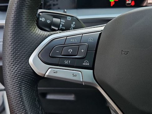 Used 2026 Volkswagen Tiguan SE R-Line AWD/4WD image 19