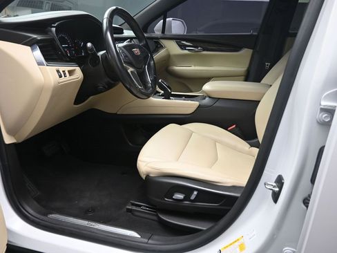 Used 2018 Cadillac XT5 FWD w/ LPO, Wheel Lock Package image 17